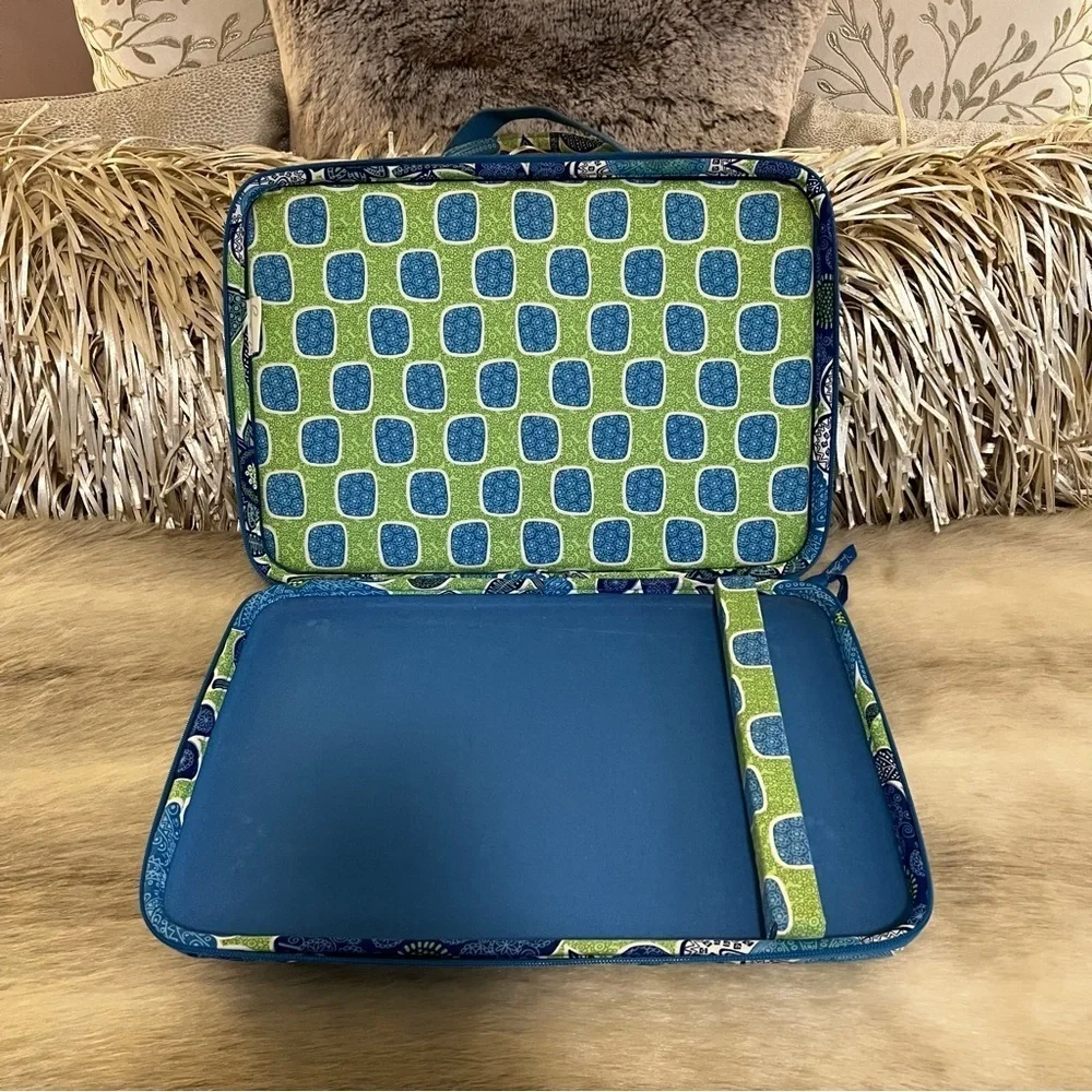 VERA BRADLEY Daisy Doodle 2012 Hardshell Laptop Messenger Tech Case Blue Green